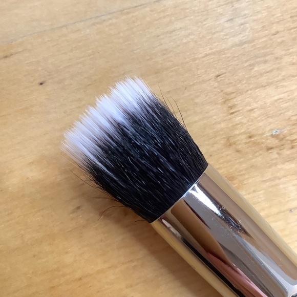 MAC Short Duo Fibre Makeup Foundation Brush 130SH - Picture 4 of 7